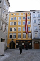 In diesem Haus ist Mozart geboren worden